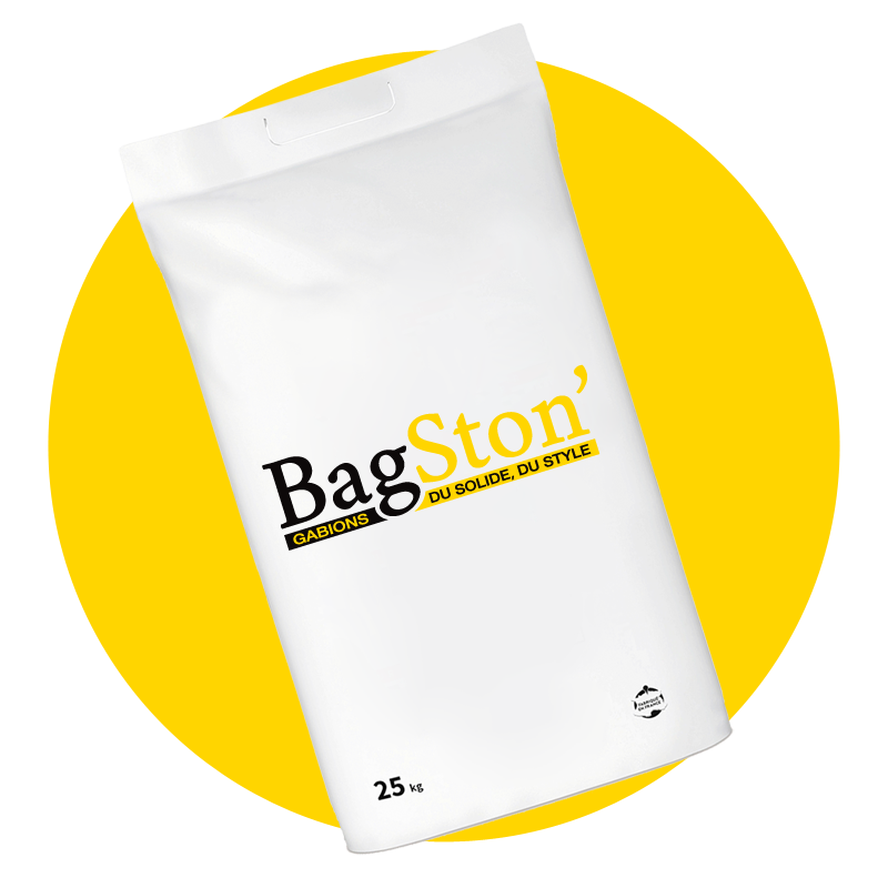 Embalagem de materiais de construção e paisagismo Bagston, disponível em sacos para maior comodidade e facilidade de transporte.