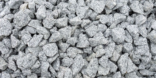 Detalhe de granito Bagston, um agregado decorativo robusto e durável, perfeito para pavimentação de jardins, caminhos pedonais e zonas de circulação.